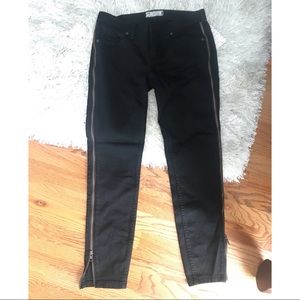 NWT Free People Zipper Jeans Size 27